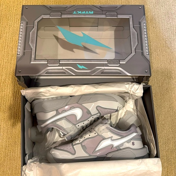 RTFKT x NIKE DUNK GENESIS - Picture 2 of 5